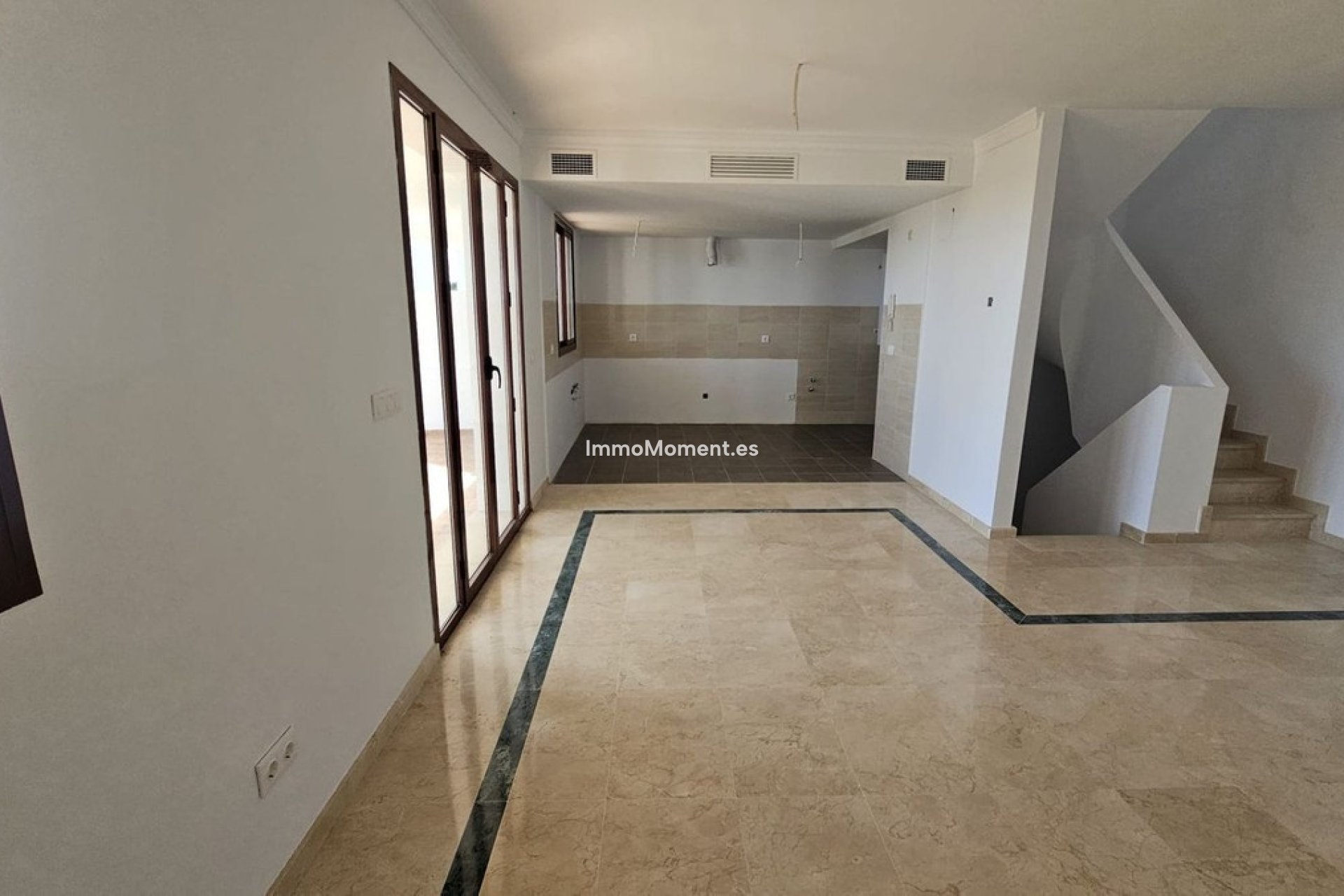 Resale - Townhouse - Casares - Doña Julia