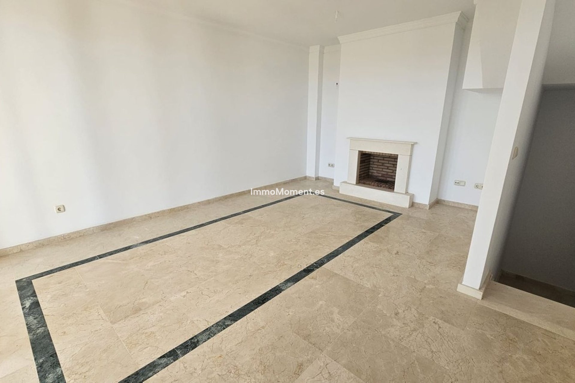 Resale - Townhouse - Casares - Doña Julia