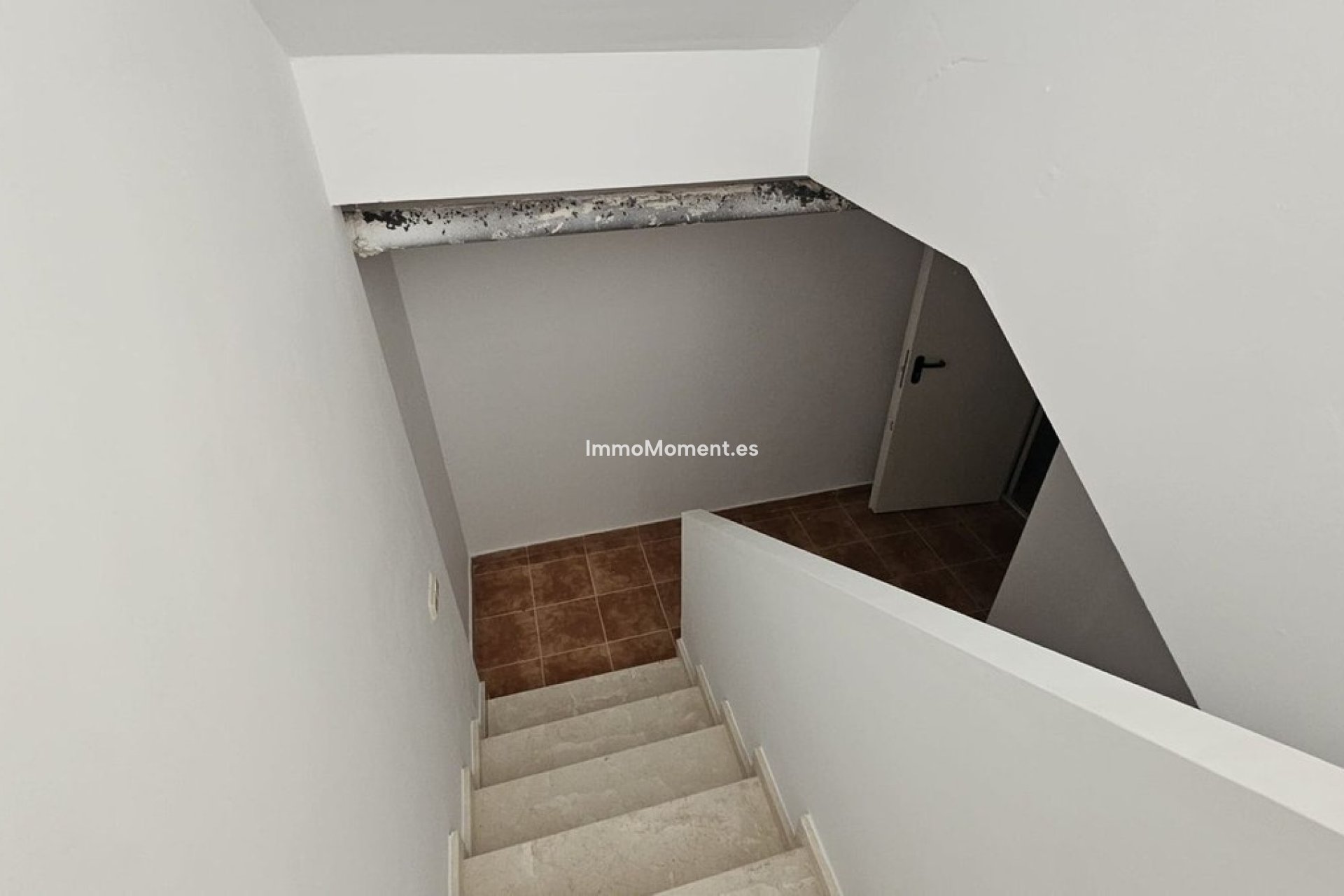 Resale - Townhouse - Casares - Doña Julia