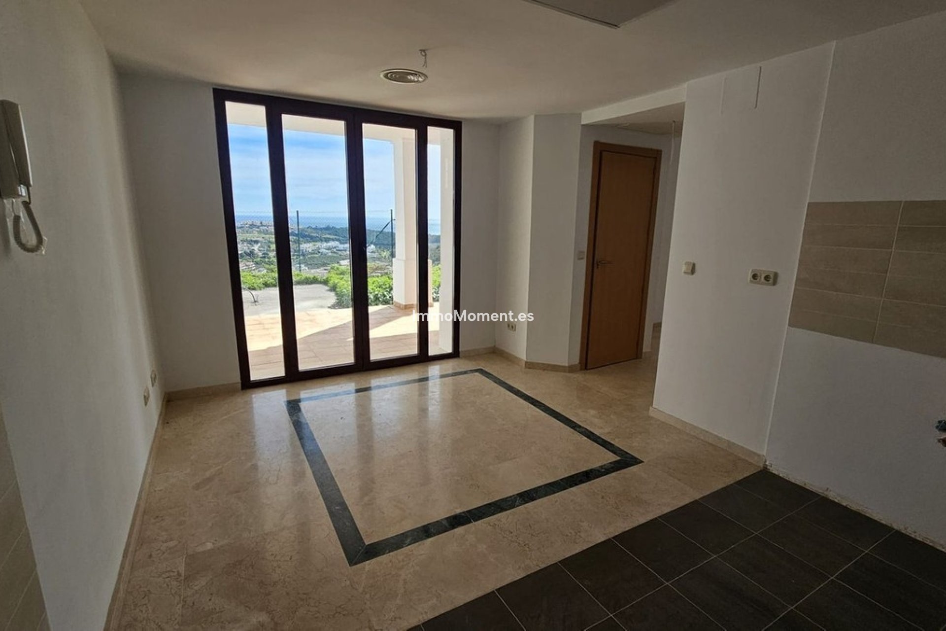 Resale - Townhouse - Casares - Doña Julia
