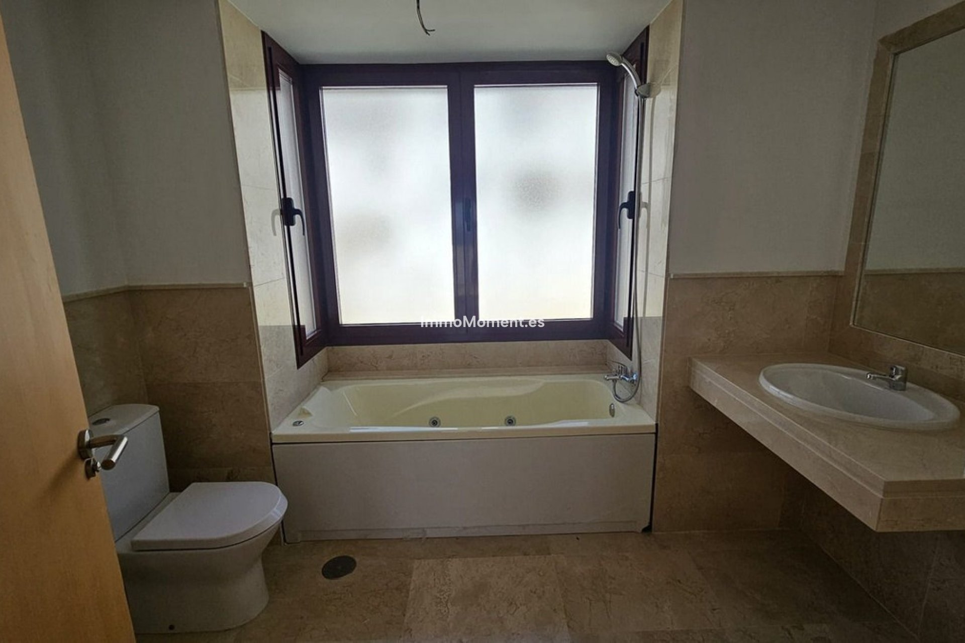 Resale - Townhouse - Casares - Doña Julia