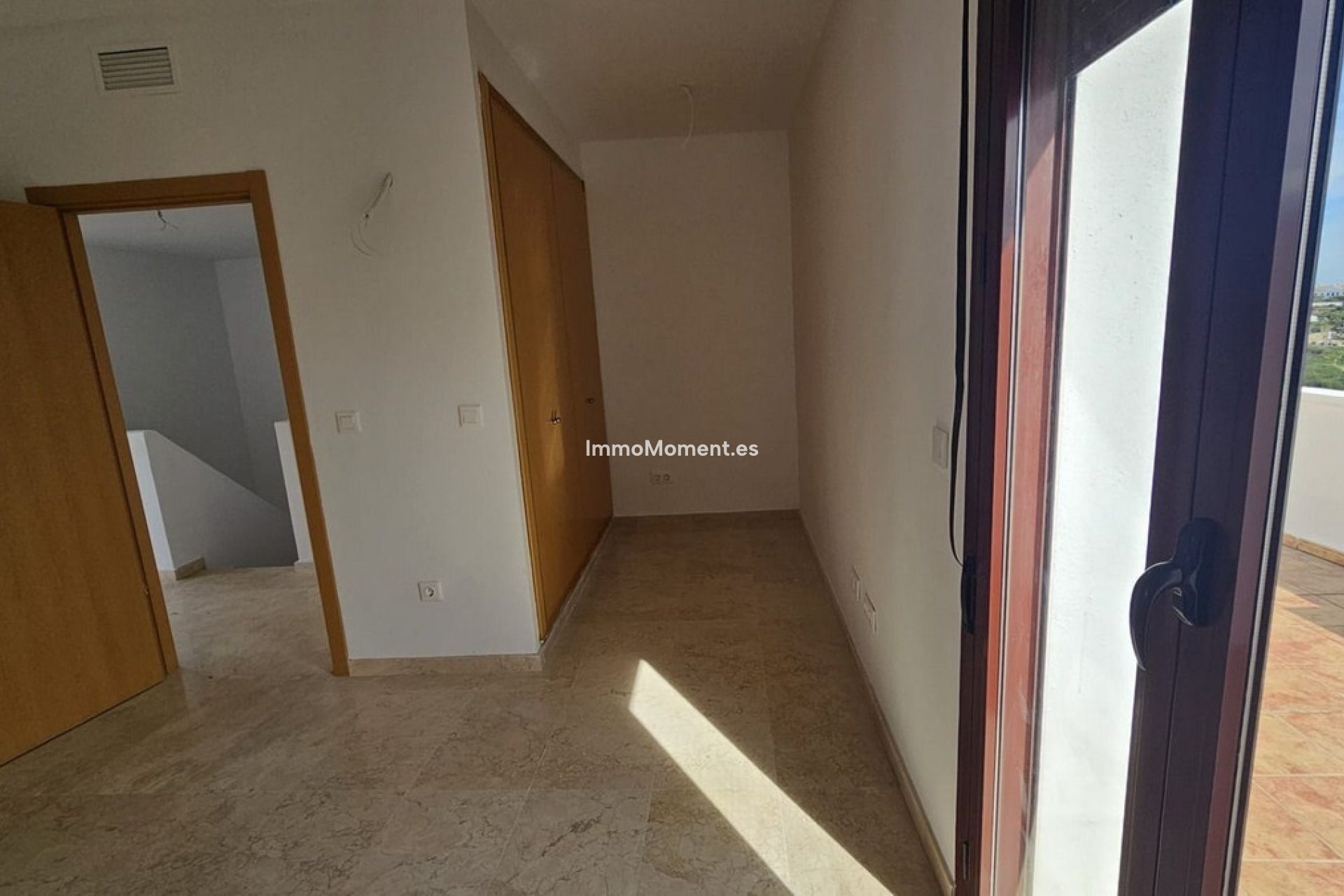 Resale - Townhouse - Casares - Doña Julia