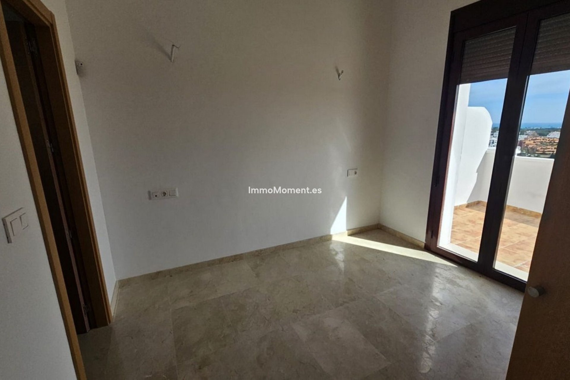 Resale - Townhouse - Casares - Doña Julia