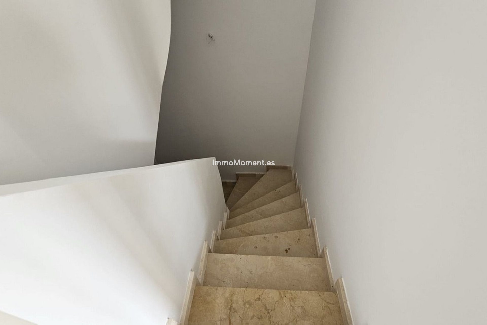 Resale - Townhouse - Casares - Doña Julia