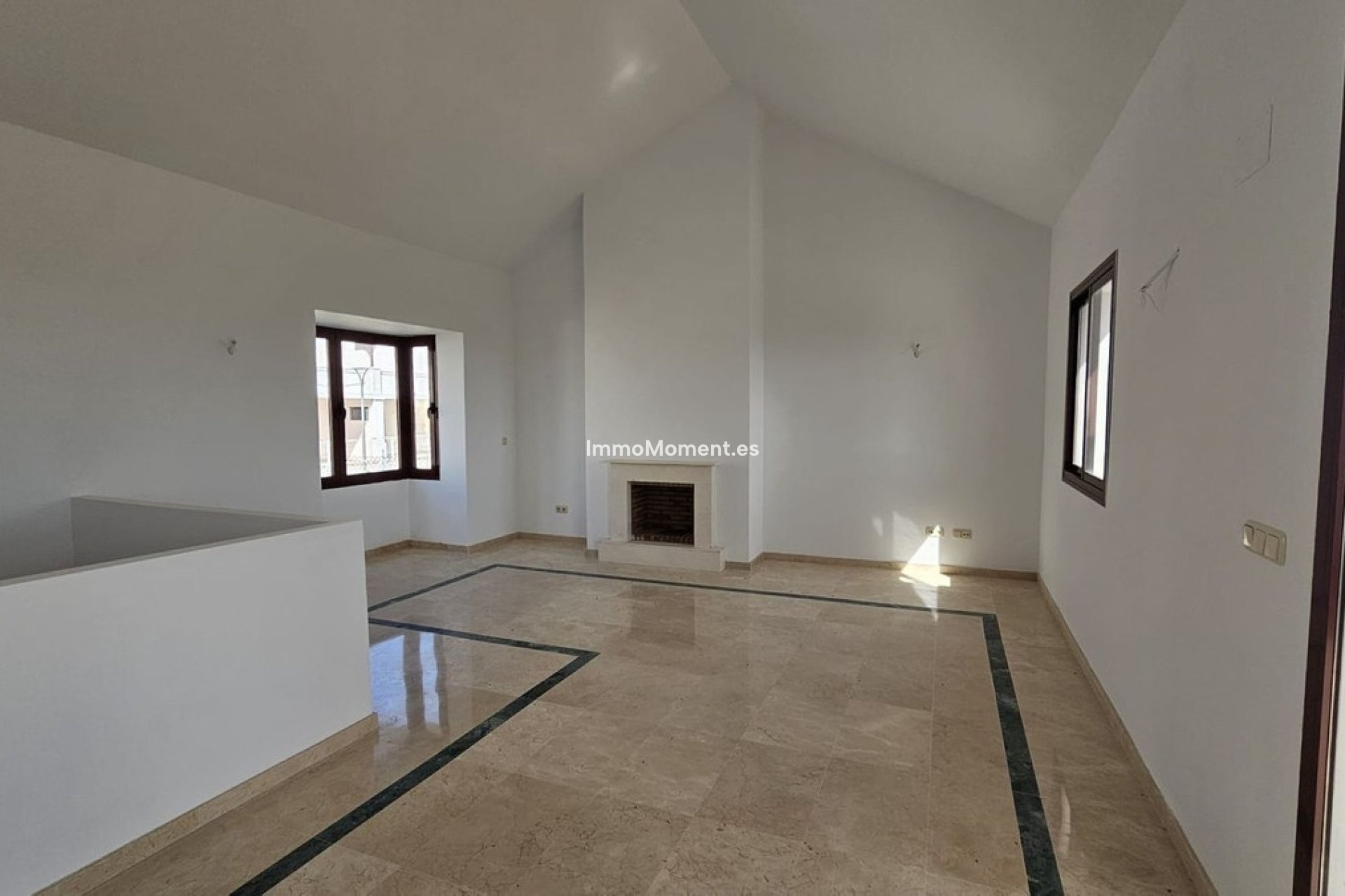 Resale - Townhouse - Casares - Doña Julia