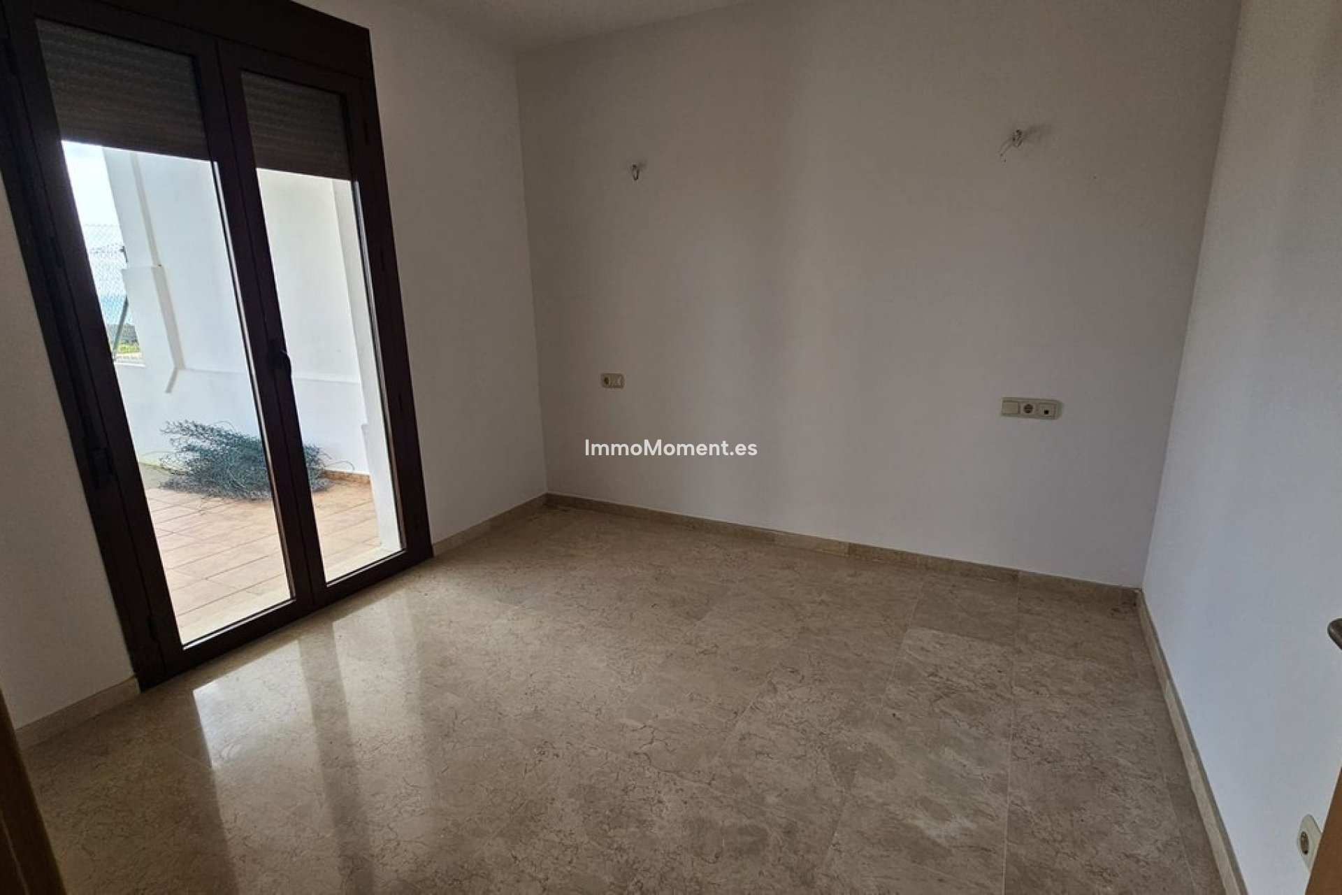 Resale - Townhouse - Casares - Doña Julia