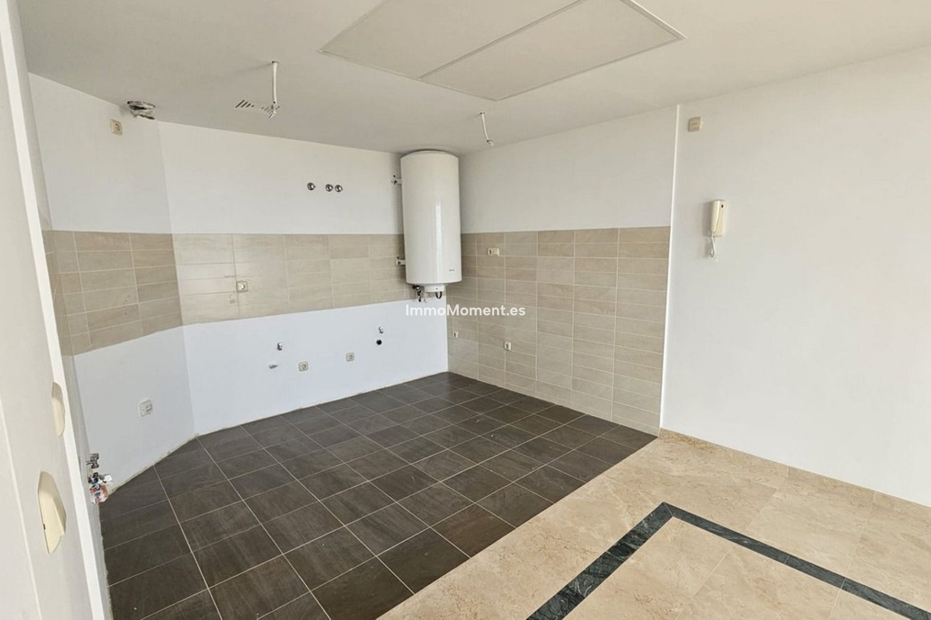 Resale - Townhouse - Casares - Doña Julia