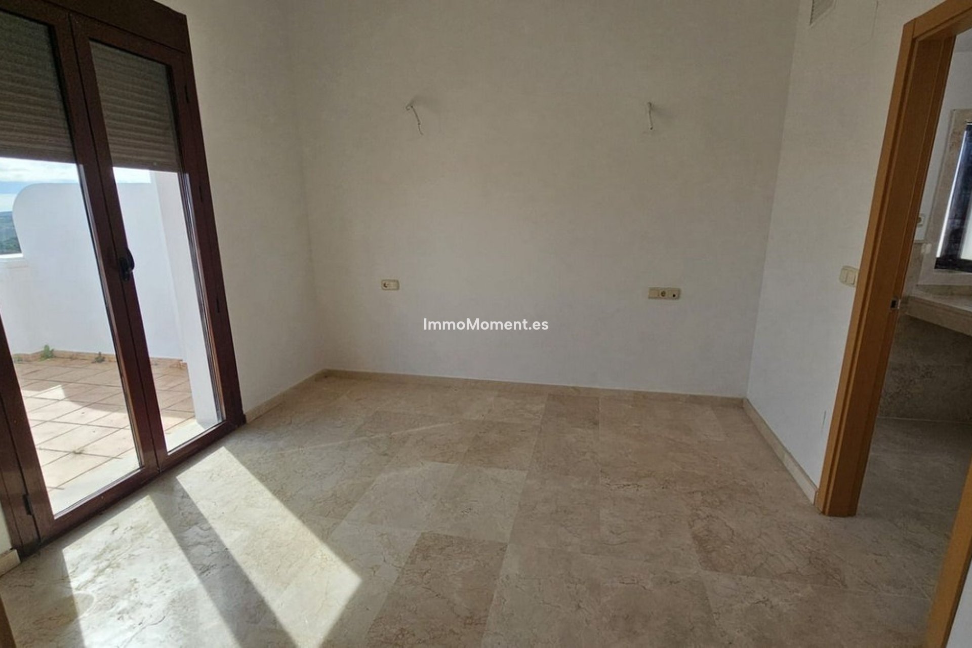 Resale - Townhouse - Casares - Doña Julia