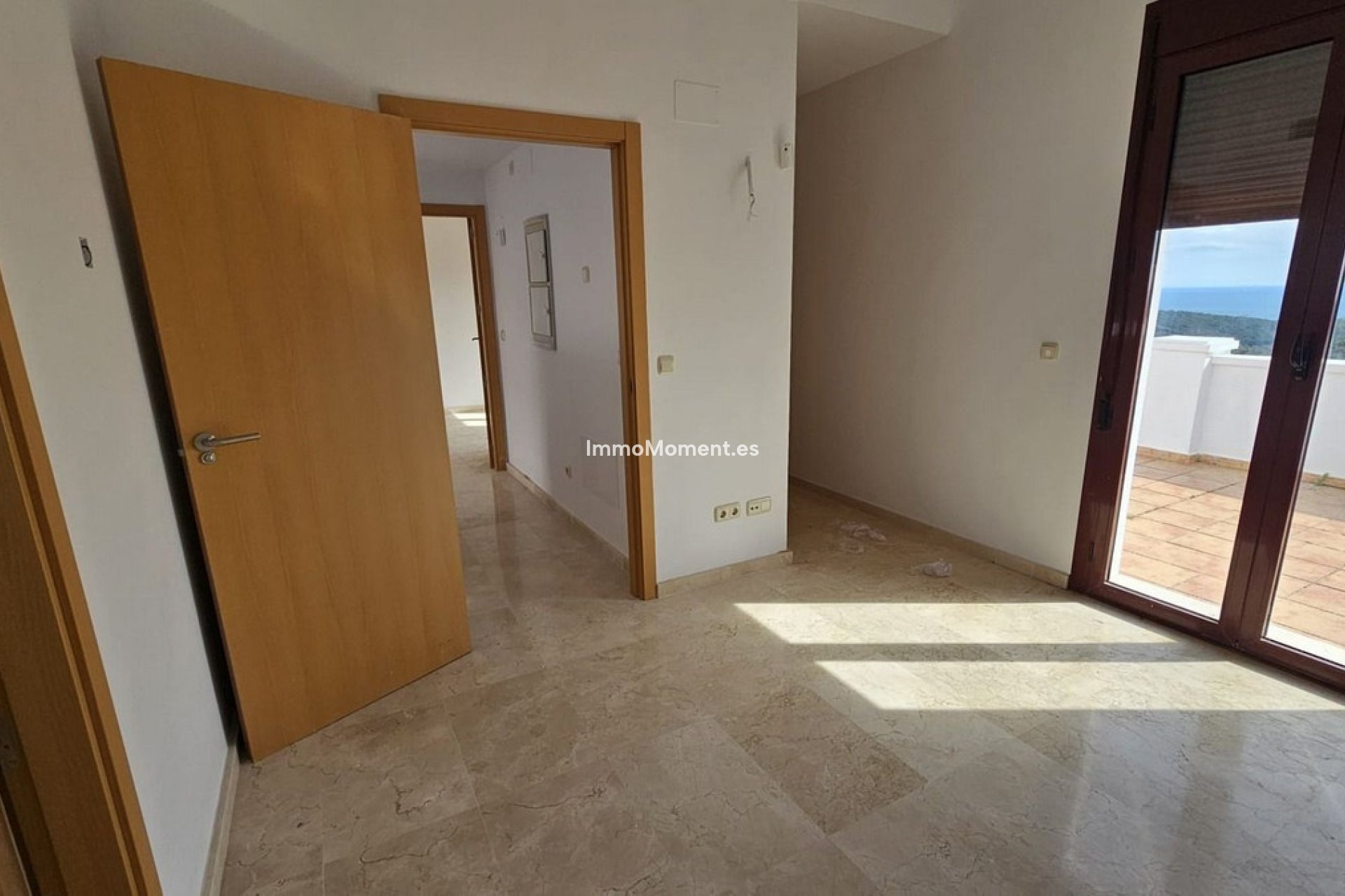 Resale - Townhouse - Casares - Doña Julia