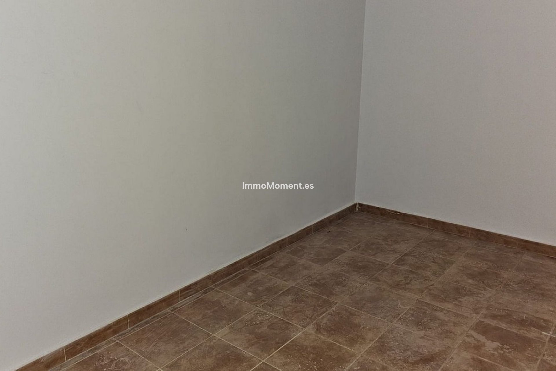 Resale - Townhouse - Casares - Doña Julia