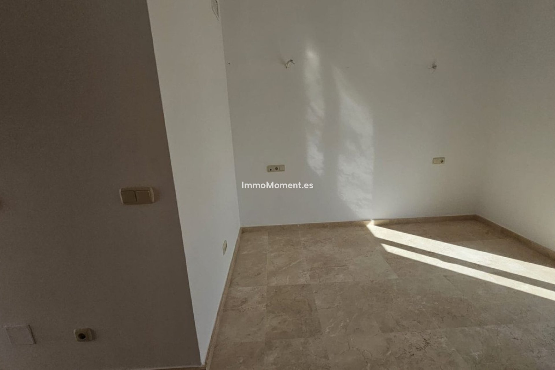 Resale - Townhouse - Casares - Doña Julia