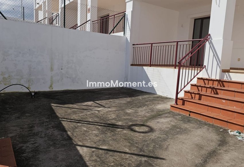 Resale - Townhouse - Casares - Doña Julia