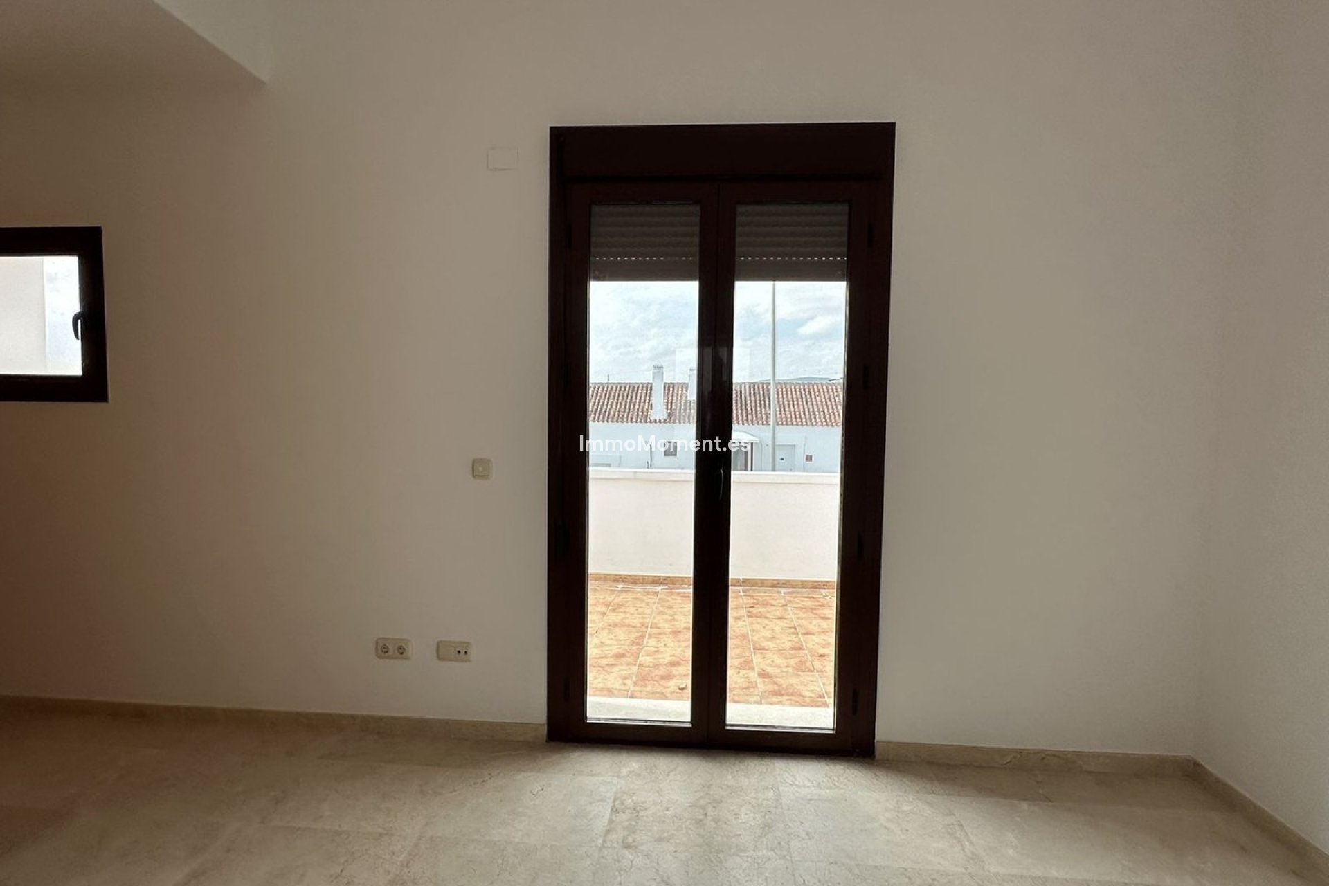 Resale - Townhouse - Casares - Doña Julia