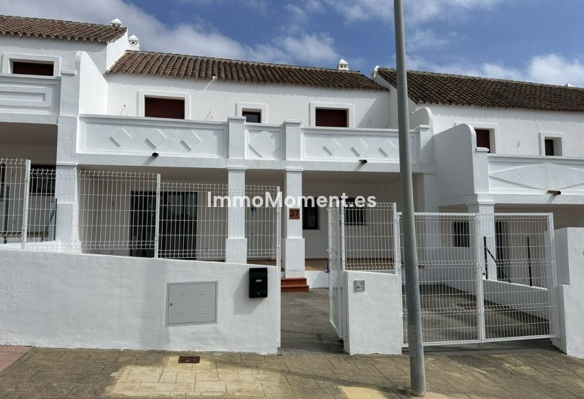 Resale - Townhouse - Casares - Doña Julia