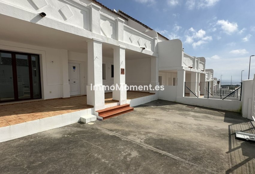 Resale - Townhouse - Casares - Doña Julia