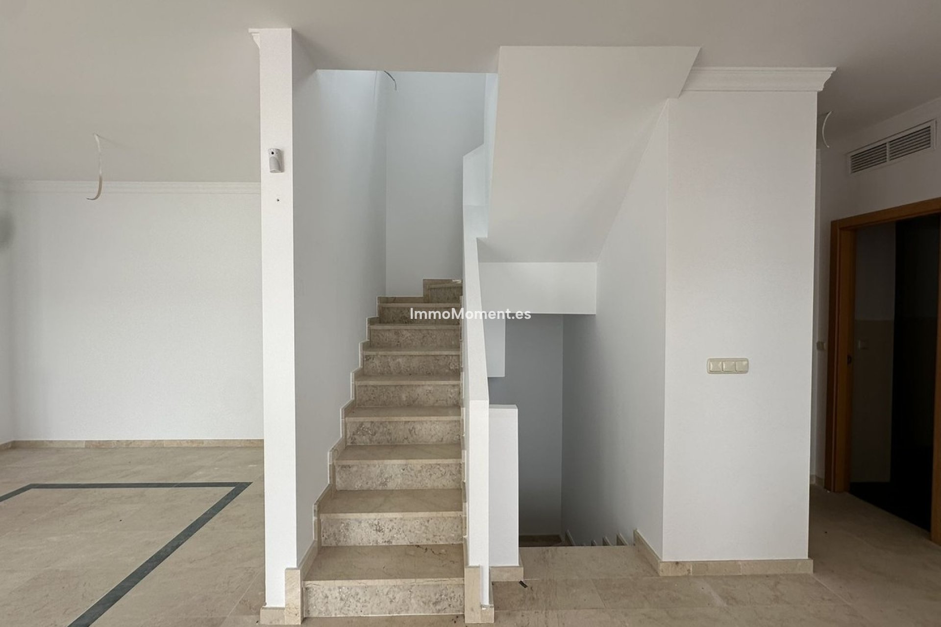 Resale - Townhouse - Casares - Doña Julia