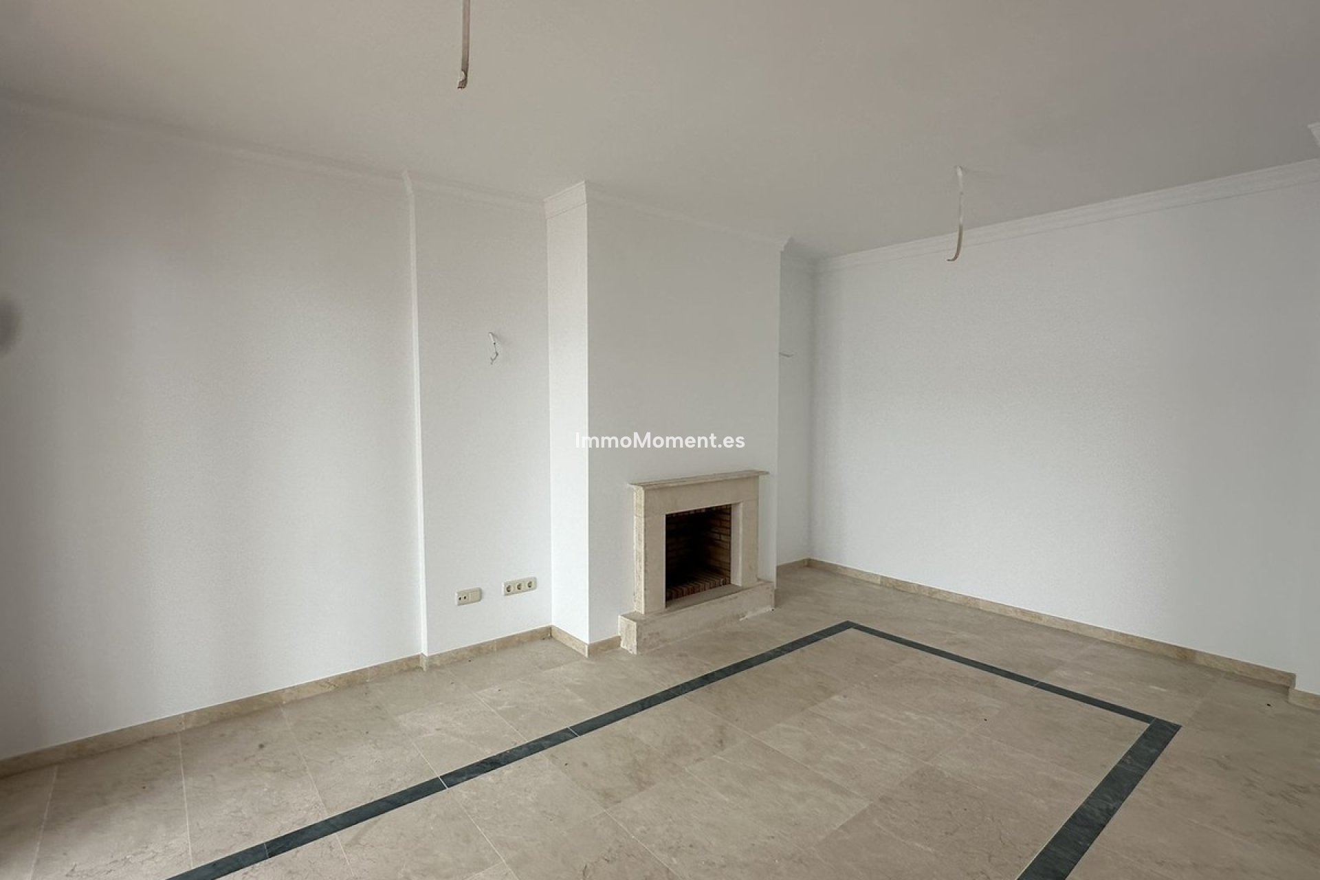 Resale - Townhouse - Casares - Doña Julia