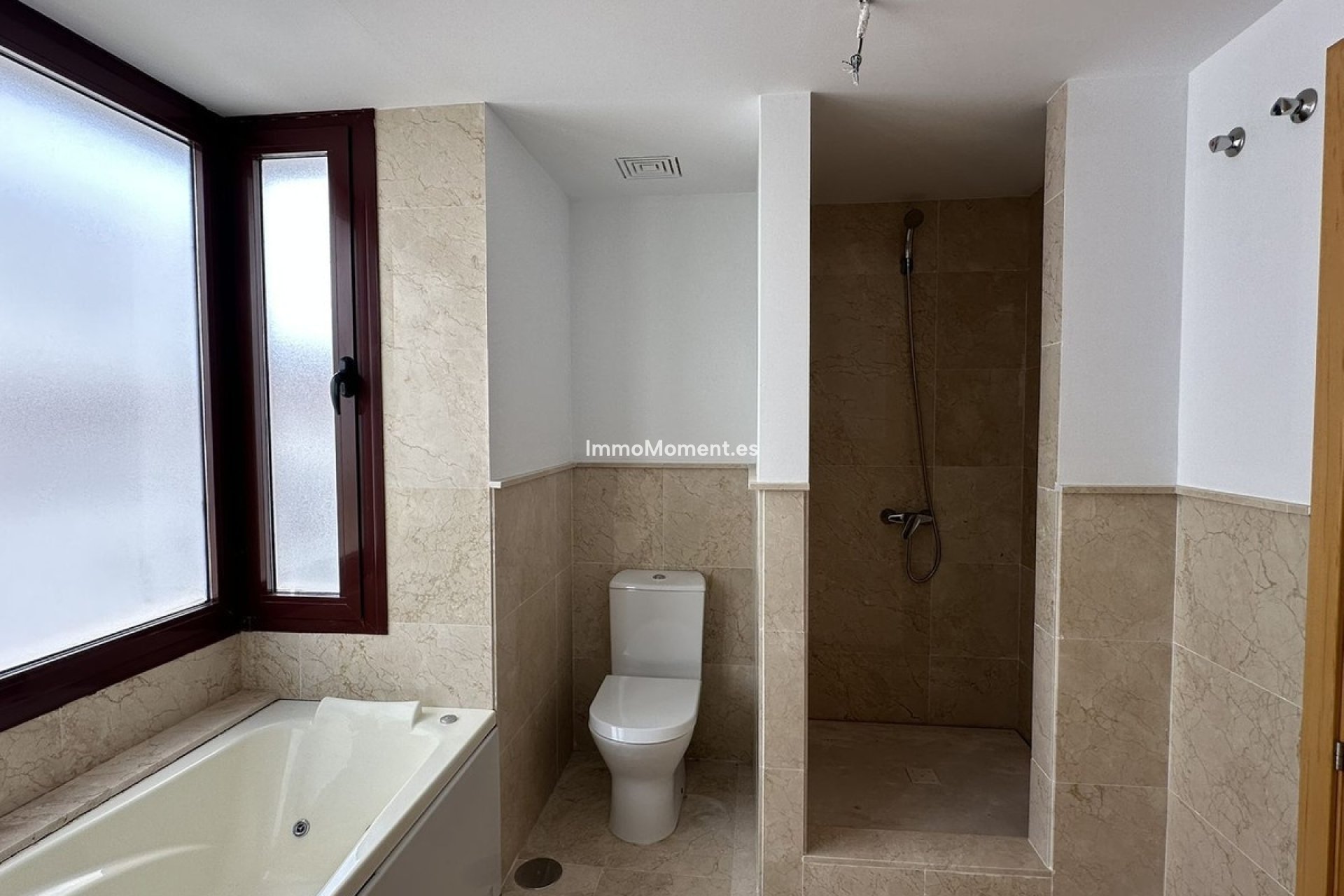 Resale - Townhouse - Casares - Doña Julia