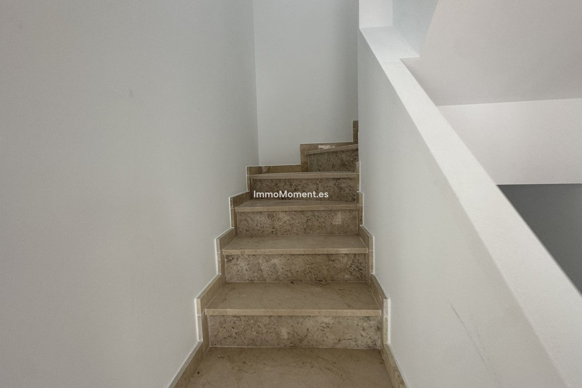 Resale - Townhouse - Casares - Doña Julia