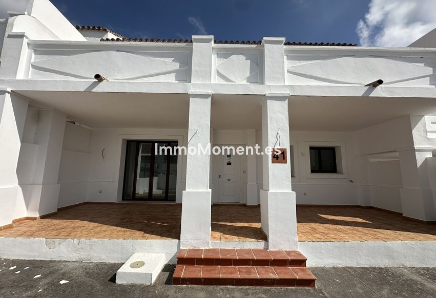 Resale - Townhouse - Casares - Doña Julia