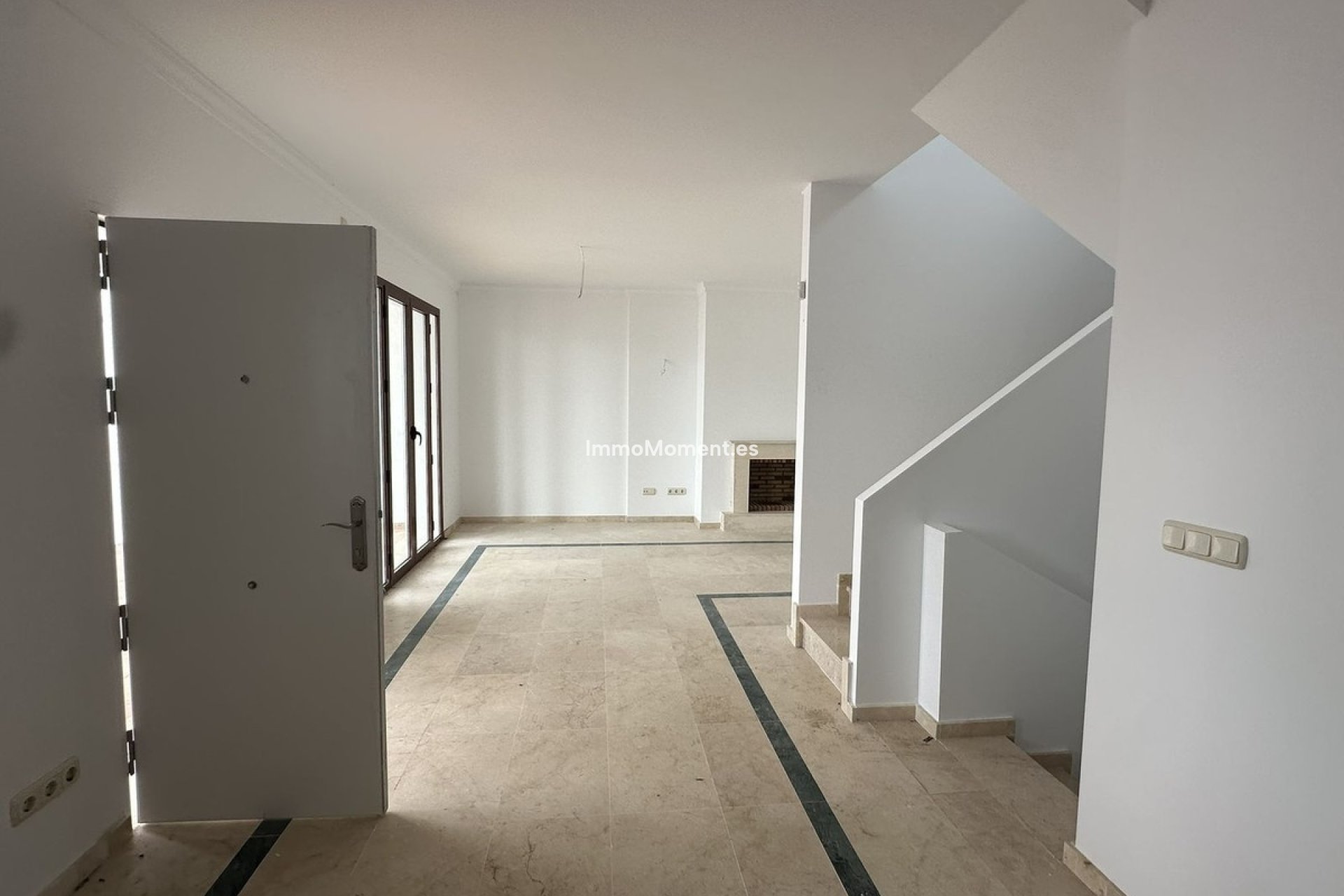 Resale - Townhouse - Casares - Doña Julia