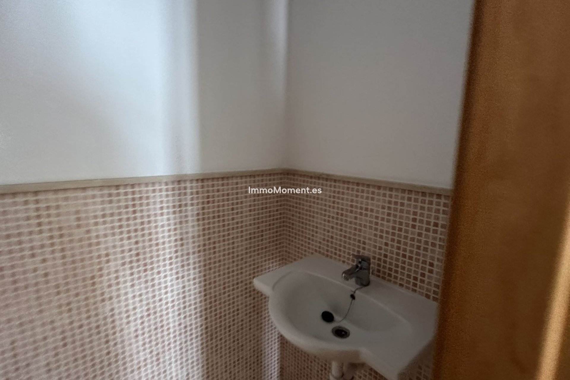 Resale - Townhouse - Casares - Doña Julia