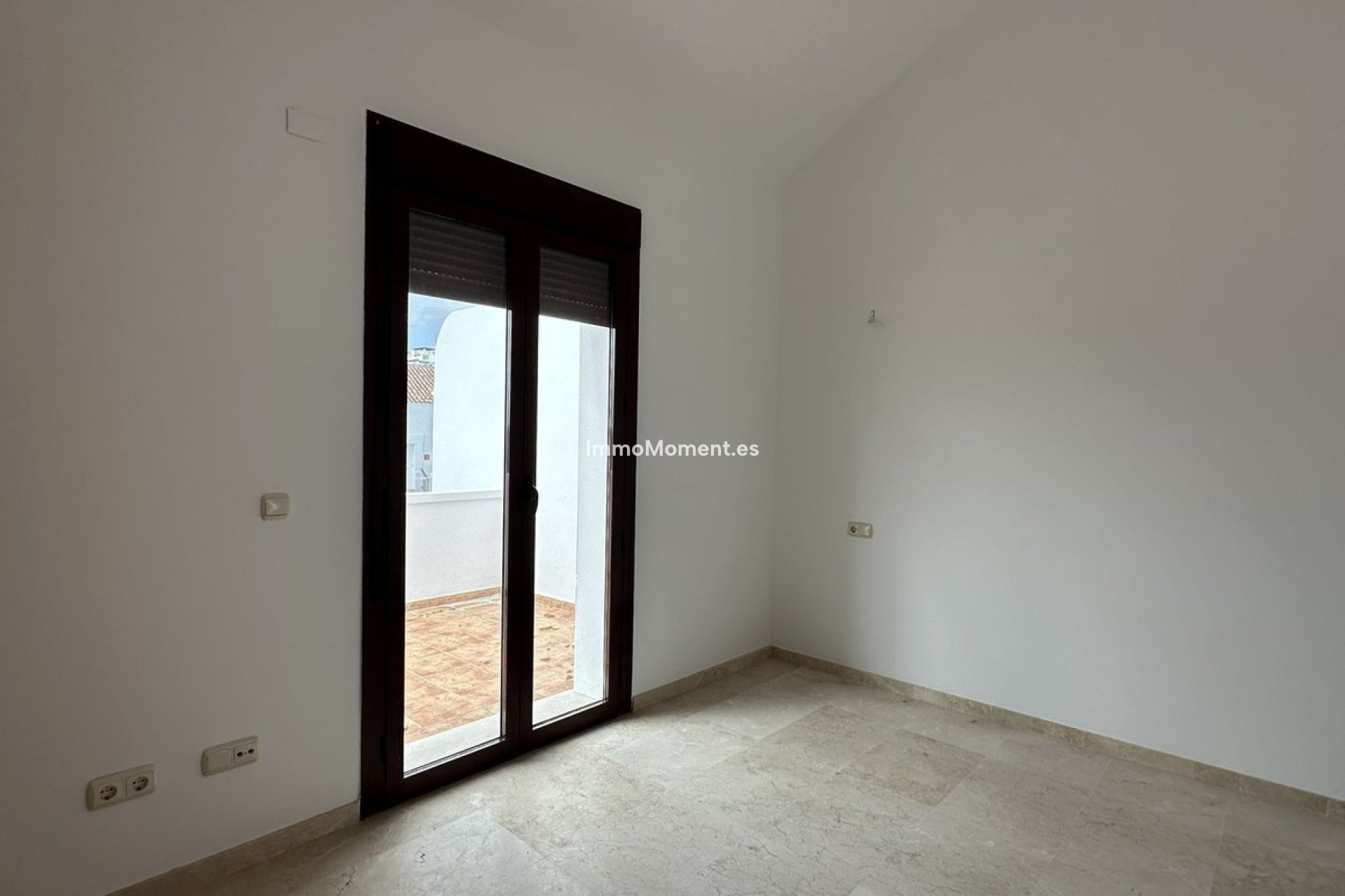 Resale - Townhouse - Casares - Doña Julia