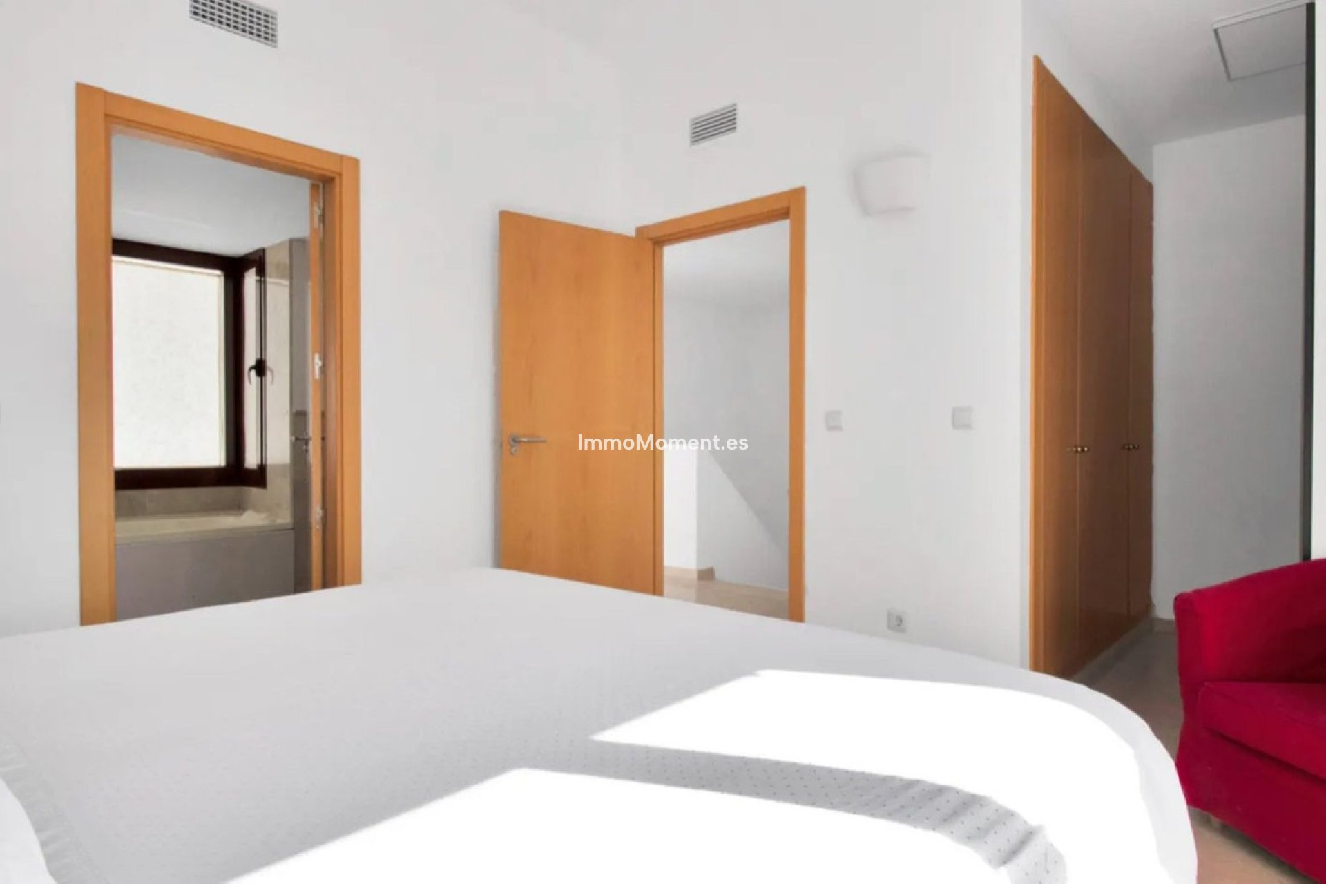 Resale - Townhouse - Casares - Doña Julia