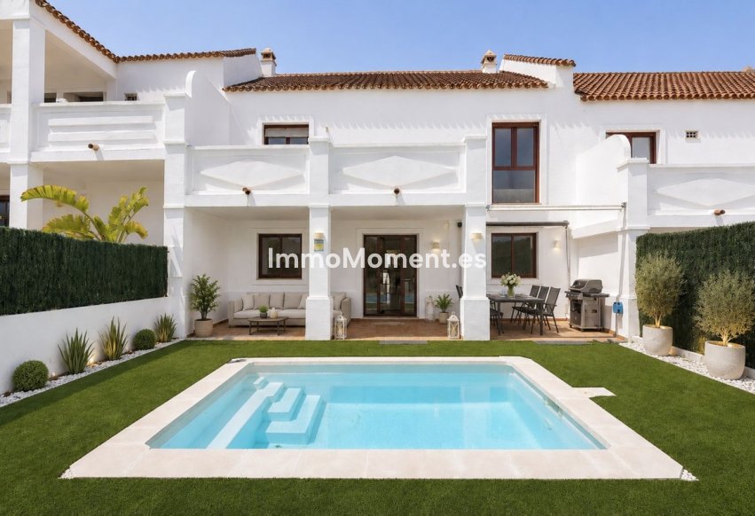 Resale - Townhouse - Casares - Doña Julia
