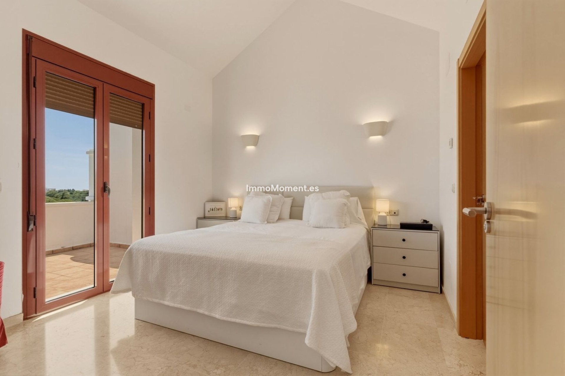 Resale - Townhouse - Casares - Doña Julia