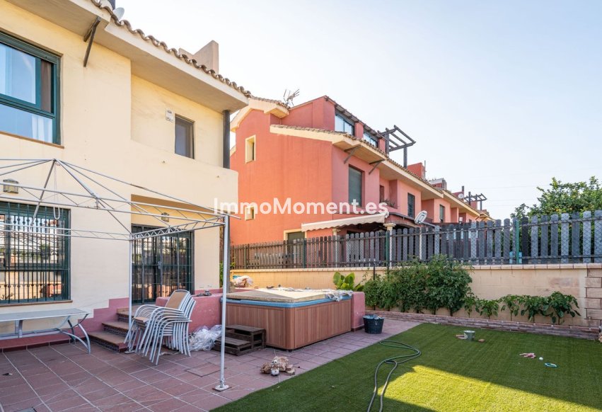 Resale - Townhouse - Estepona - Cancelada
