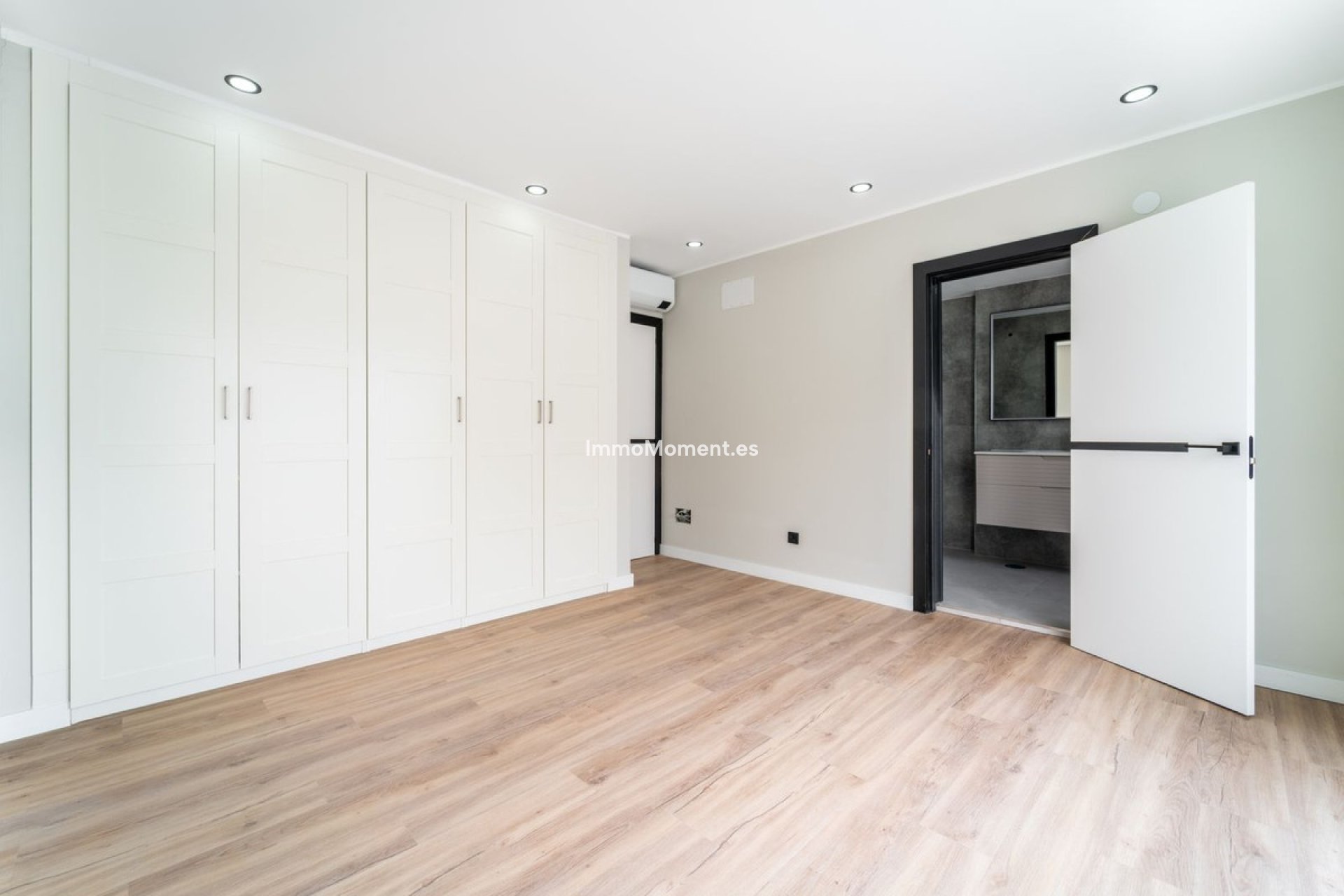 Resale - Townhouse - Estepona - Estepona Centro