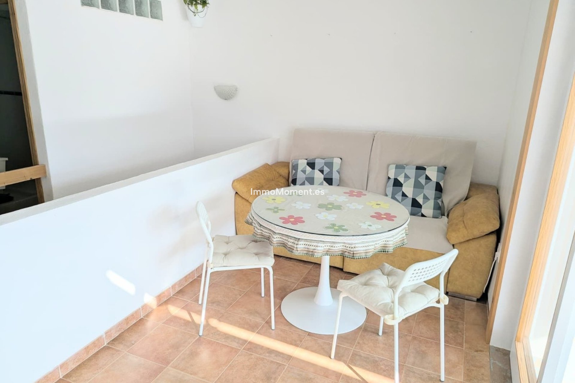 Resale - Townhouse - Inland  - Guaro