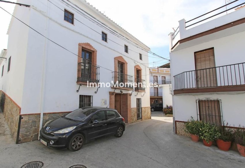 Resale - Townhouse - Inland  - Guaro