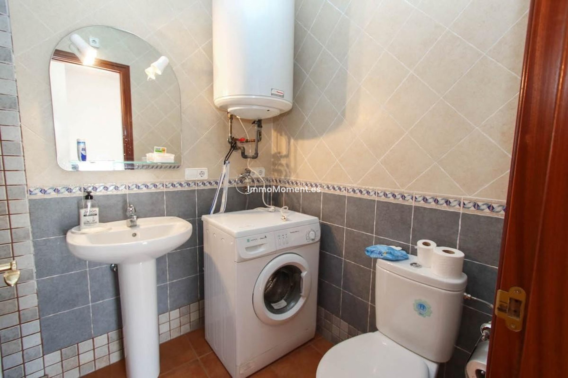 Resale - Townhouse - Inland  - Guaro