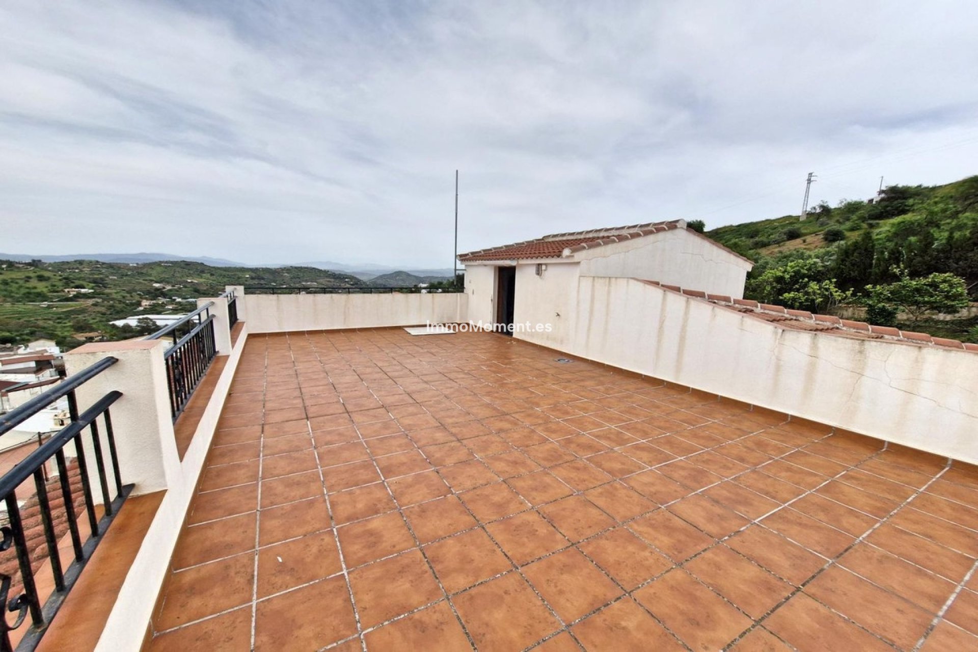 Resale - Townhouse - Inland  - Guaro