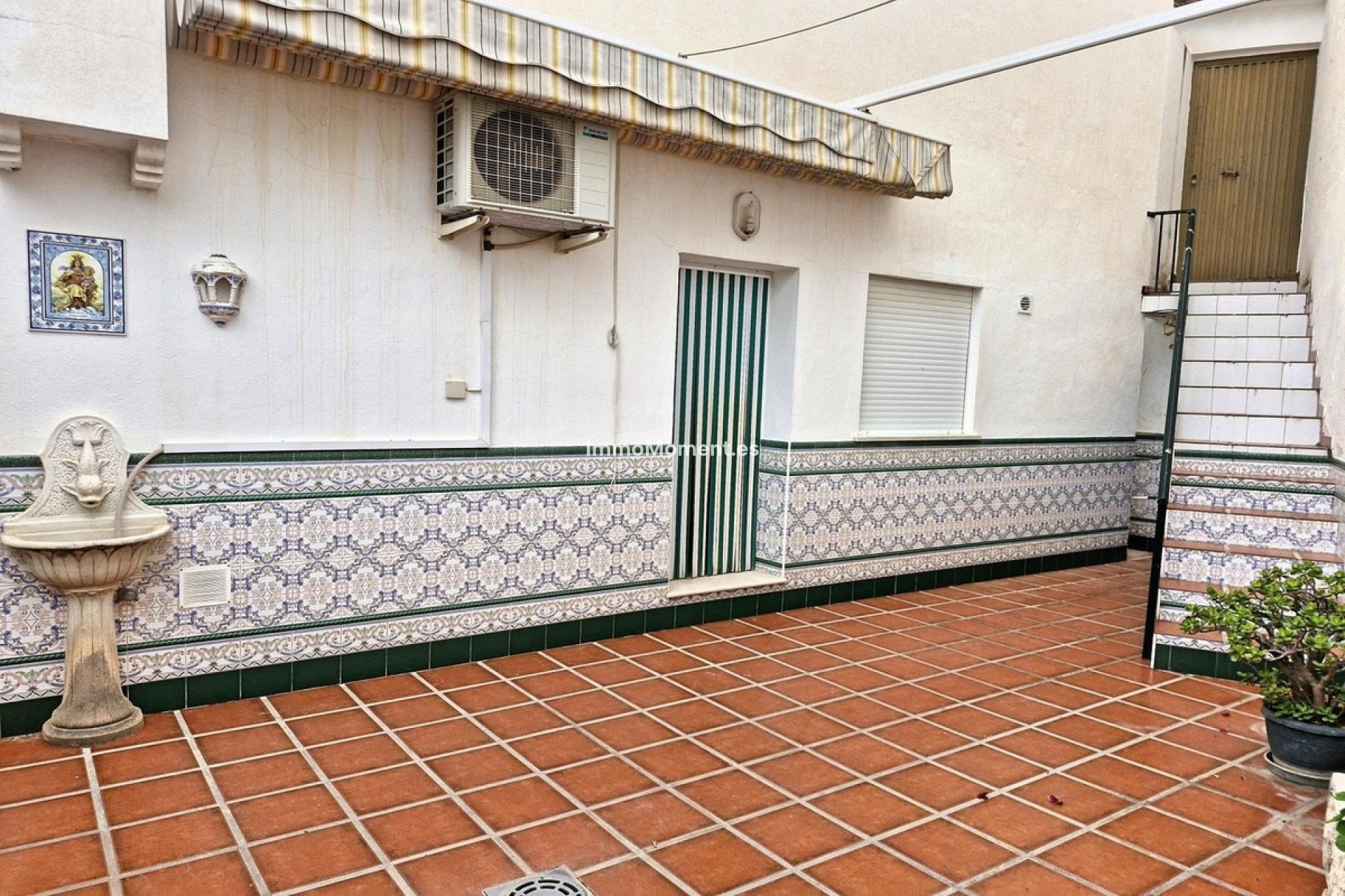 Resale - Townhouse - Inland  - Guaro