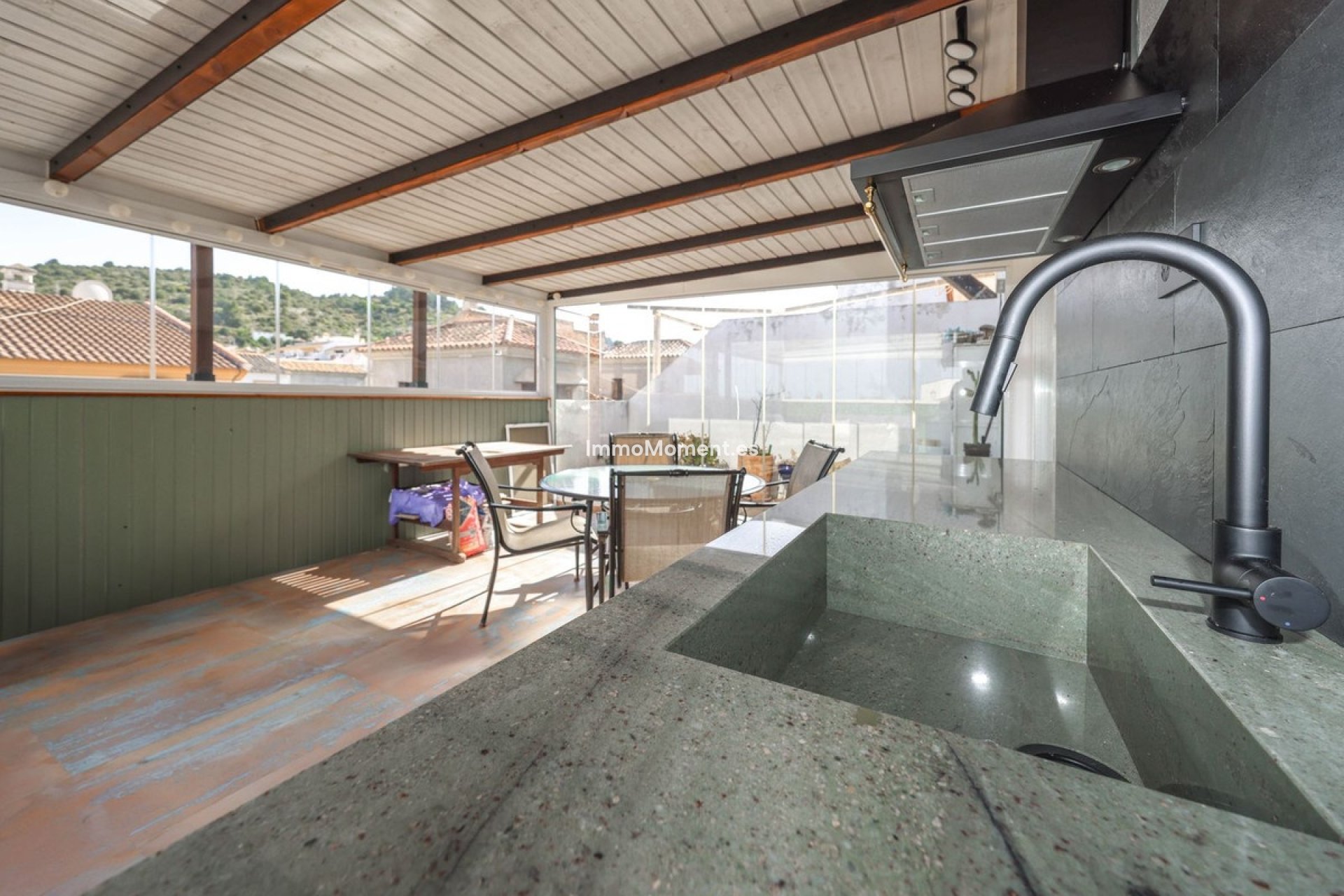 Resale - Townhouse - Inland  - Guaro