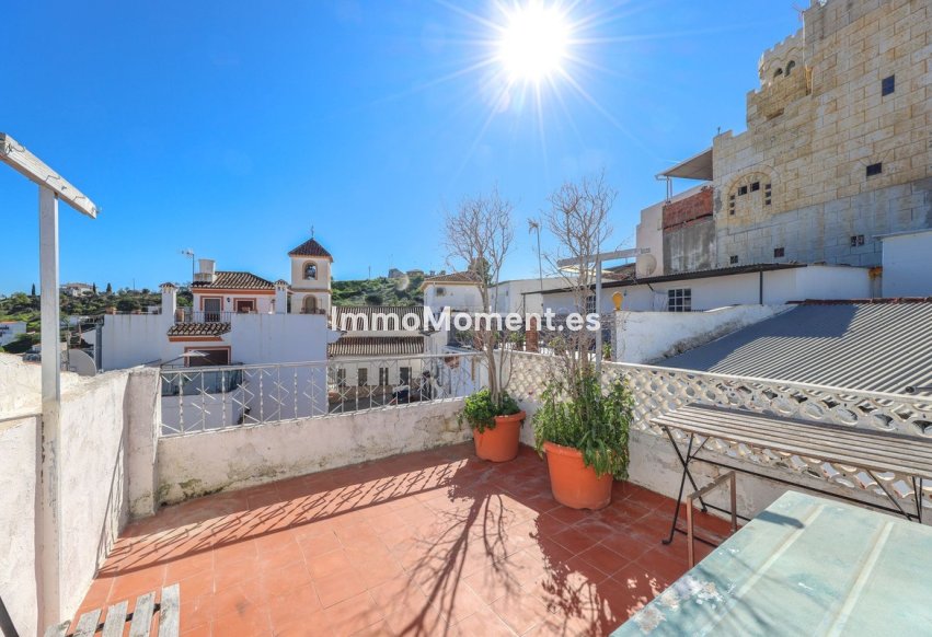 Resale - Townhouse - Inland  - Guaro