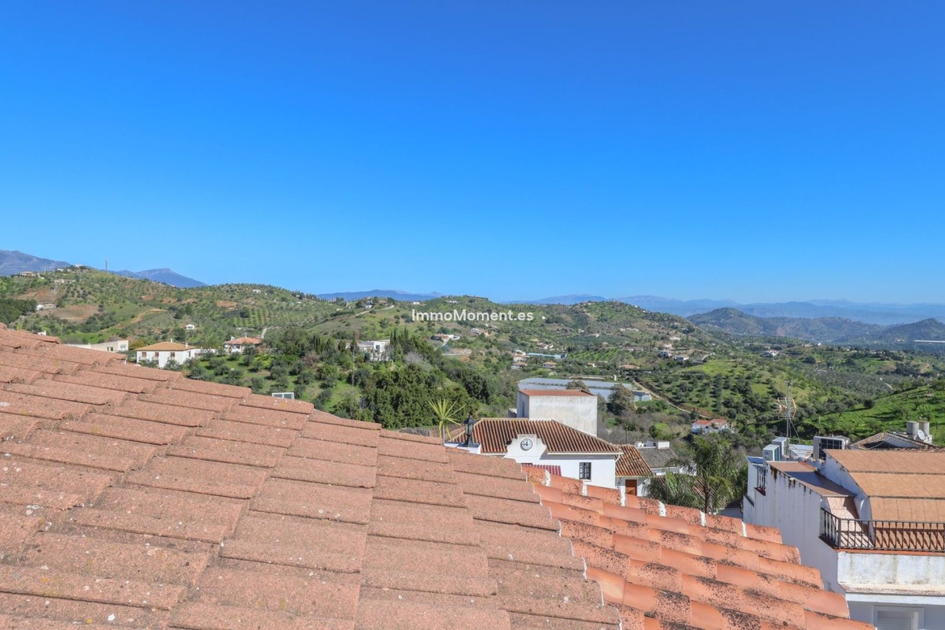 Resale - Townhouse - Inland  - Guaro