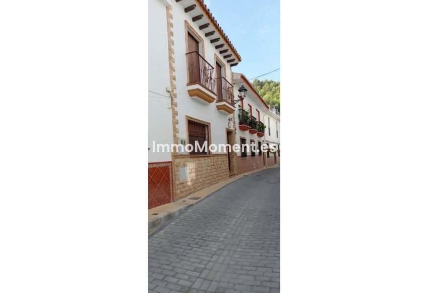 Resale - Townhouse - Inland  - Monda