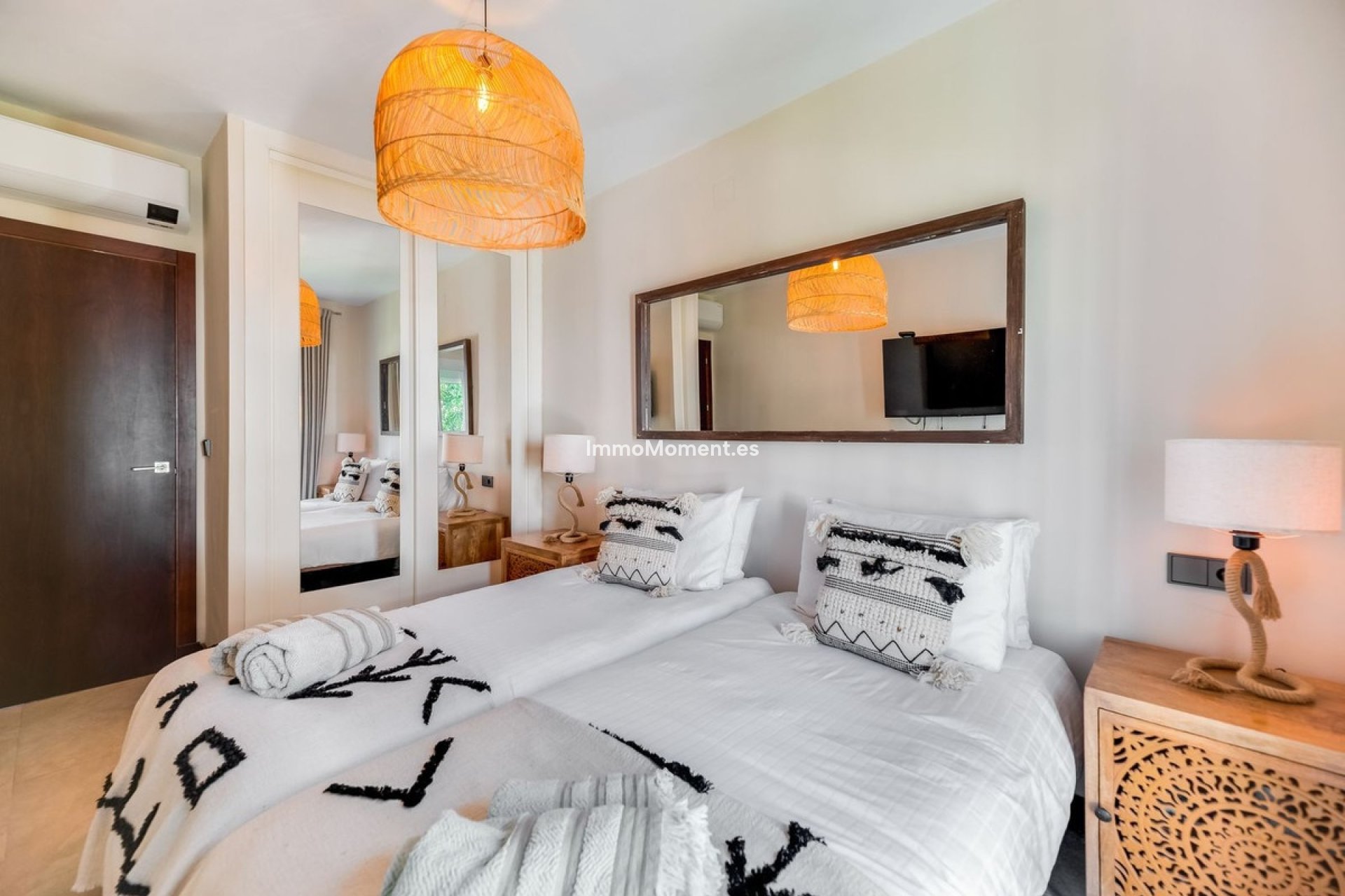 Resale - Townhouse - Marbella - Las Chapas