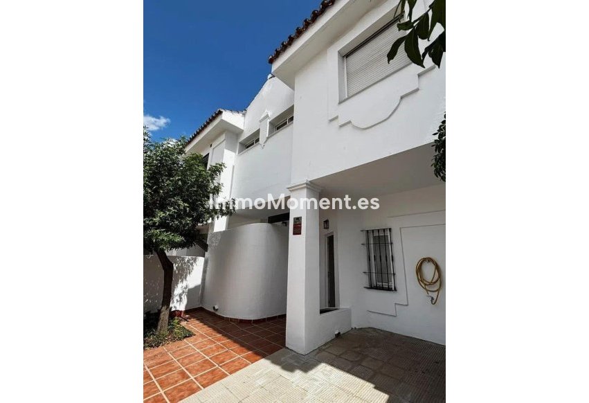Resale - Townhouse - Marbella - Nueva Andalucía