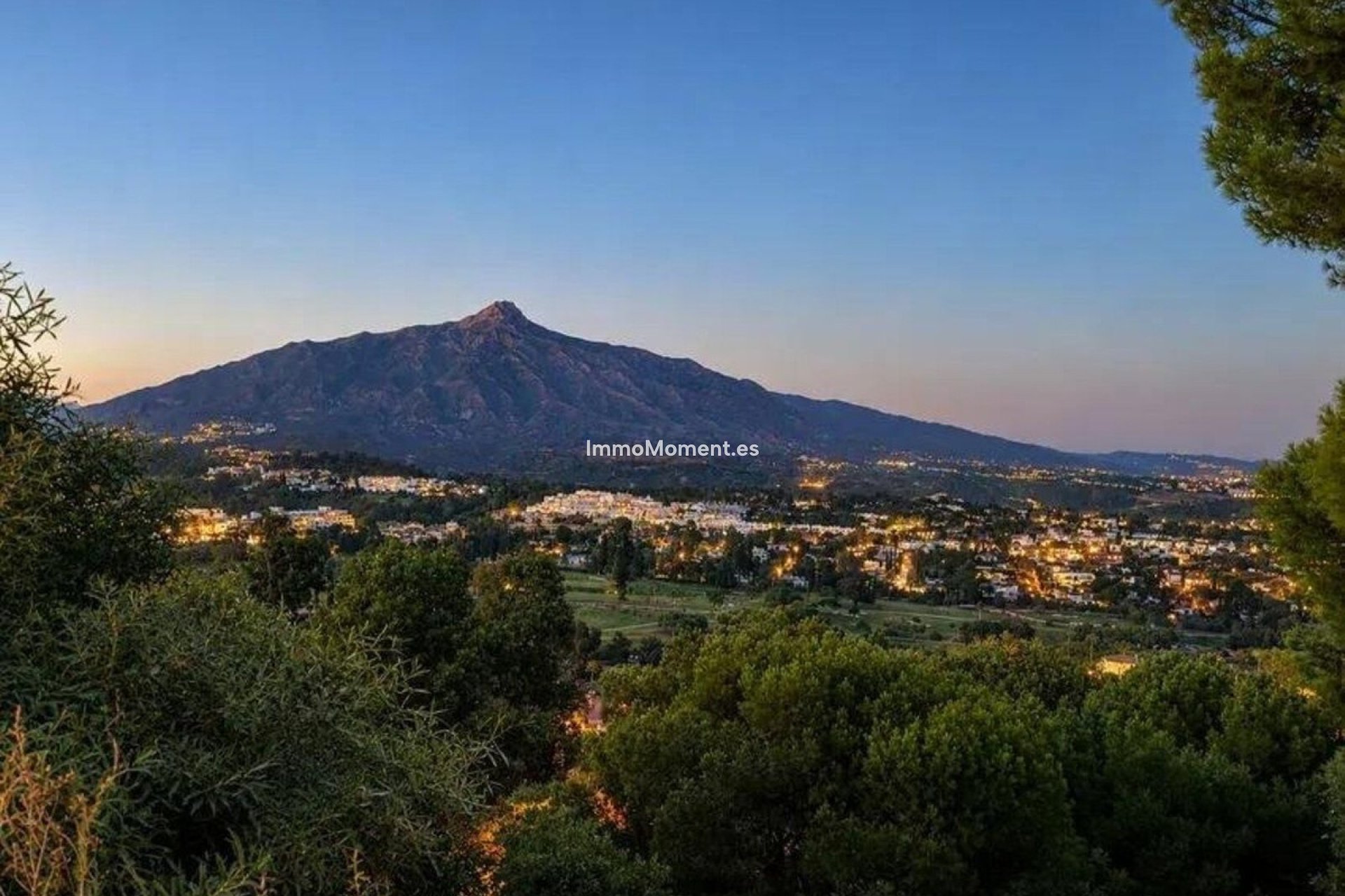 Resale - Townhouse - Marbella - Nueva Andalucía