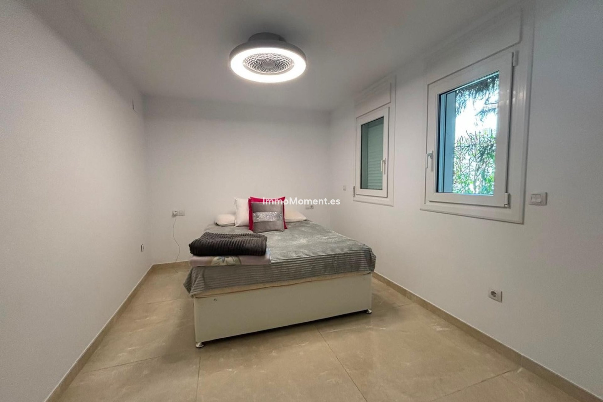Resale - Townhouse - Marbella - Santa Clara