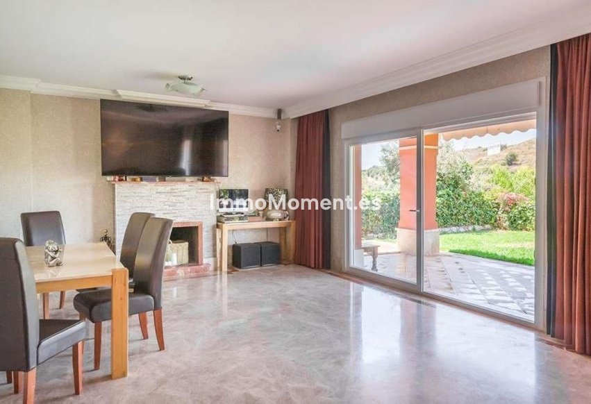Resale - Townhouse - Marbella - Santa Clara