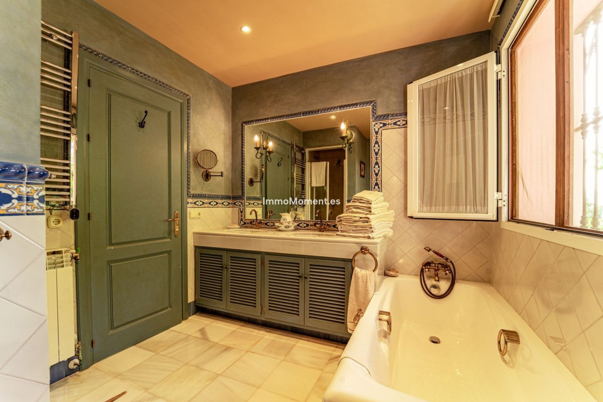 Resale - Villa - Benahavís - Benahavís Centro