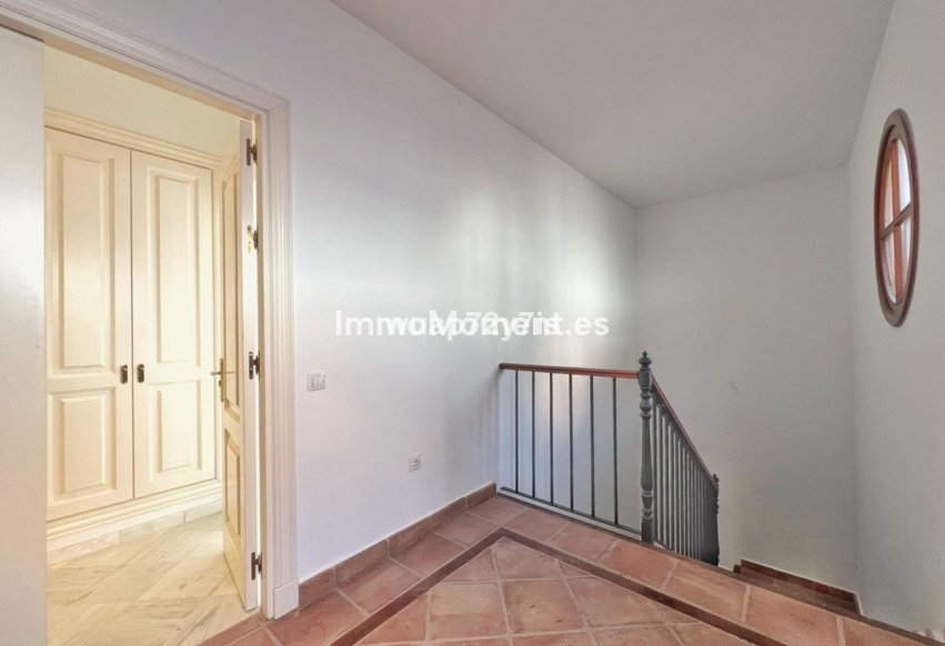 Resale - Villa - Benahavís - Benahavís Centro