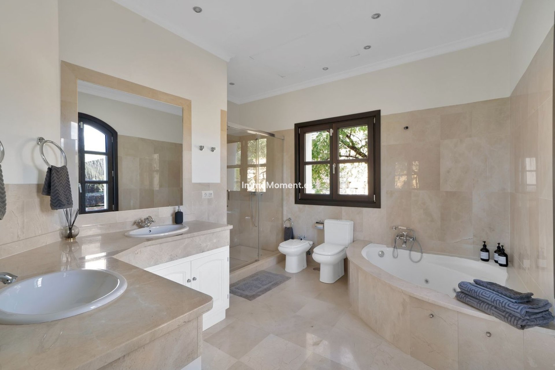 Resale - Villa - Benahavís - Benahavís Centro