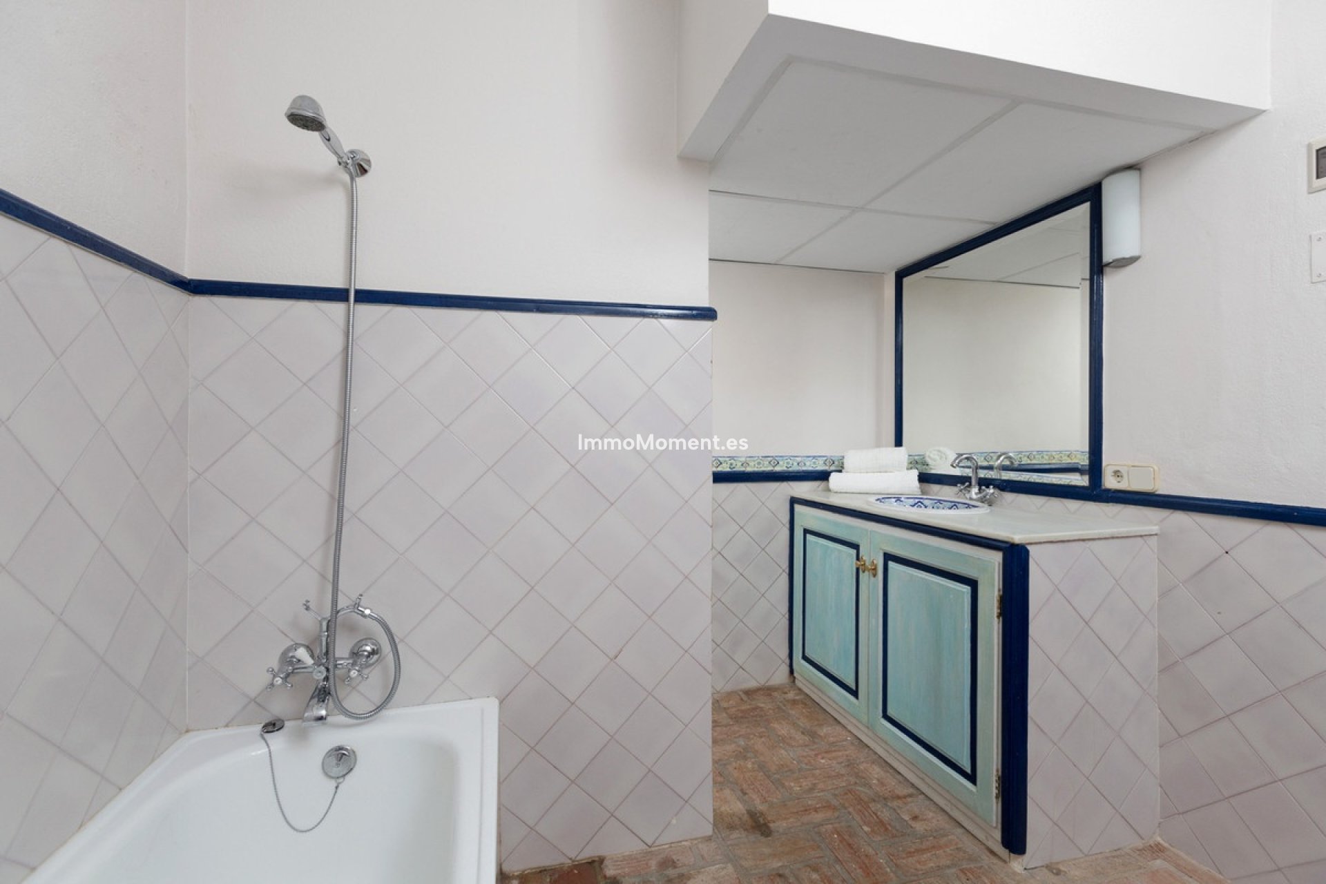 Resale - Villa - Benahavís - Benahavís Centro